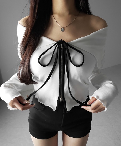me+em select(ミームセレクト)の「【 2color 】バイカラーリボンオフショルショートトップス / bicolor ribbon off shoulder short tops ※※(Tシャツ/カットソー・レディース・ブラック/ホワイト・FREE)」の17枚目の写真