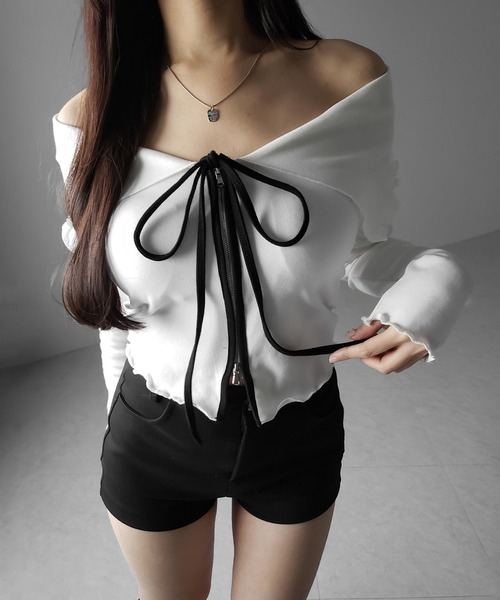 me+em select(ミームセレクト)の「【 2color 】バイカラーリボンオフショルショートトップス / bicolor ribbon off shoulder short tops ※※(Tシャツ/カットソー・レディース・ブラック/ホワイト・FREE)」の16枚目の写真
