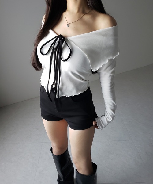 me+em select(ミームセレクト)の「【 2color 】バイカラーリボンオフショルショートトップス / bicolor ribbon off shoulder short tops ※※(Tシャツ/カットソー・レディース・ブラック/ホワイト・FREE)」の15枚目の写真