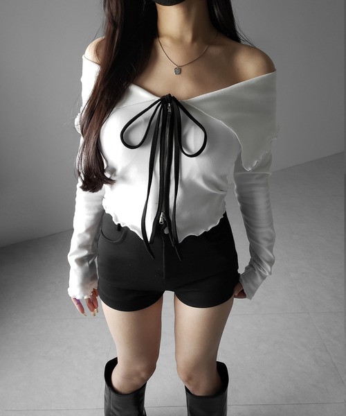 me+em select(ミームセレクト)の「【 2color 】バイカラーリボンオフショルショートトップス / bicolor ribbon off shoulder short tops ※※(Tシャツ/カットソー・レディース・ブラック/ホワイト・FREE)」の14枚目の写真
