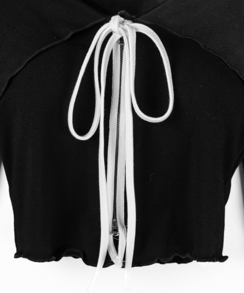 me+em select(ミームセレクト)の「【 2color 】バイカラーリボンオフショルショートトップス / bicolor ribbon off shoulder short tops ※※(Tシャツ/カットソー・レディース・ブラック/ホワイト・FREE)」の3枚目の写真