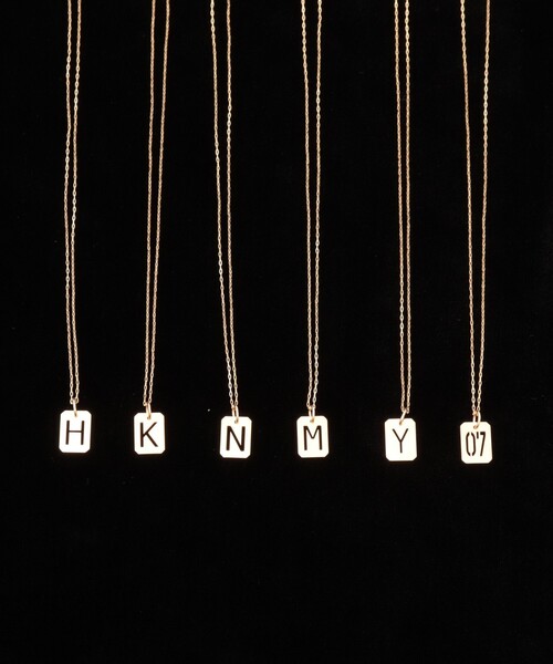 grace grace (グラスグラス)の「【grace grace/グラスグラス】10KイニシャルプレートNL-07(ネックレス・レディース・ゴールド・FREE)」の3枚目の写真