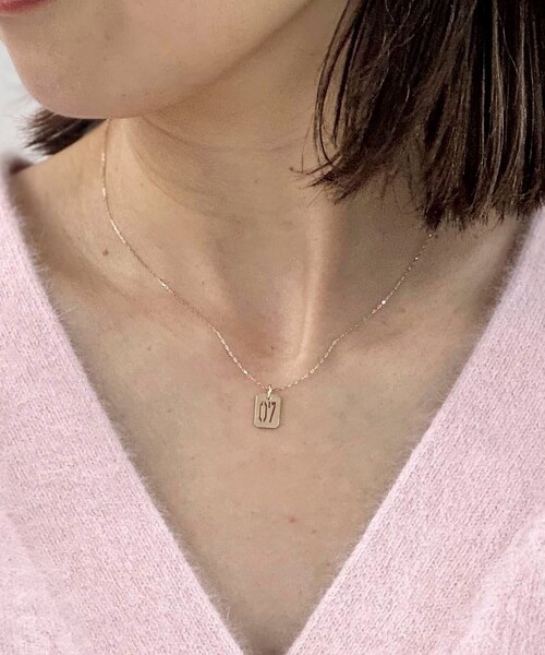 grace grace (グラスグラス)の「【grace grace/グラスグラス】10KイニシャルプレートNL-07(ネックレス・レディース・ゴールド・FREE)」の4枚目の写真