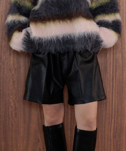 BAYFLOW（ベイフロー）の「[選べる丈感]フェイクレザーショートパンツ（その他パンツ・レディース・ブラック・MEDIUM/SMALL）」の7枚目の写真