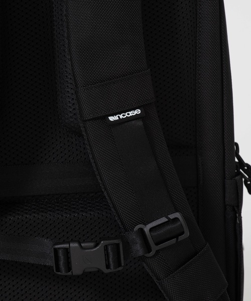 incase（インケース）の「Incase Tracks Backpack 25L-Black（バックパック/リュック・メンズ・ブラック・ONE SIZE）」の8枚目の写真