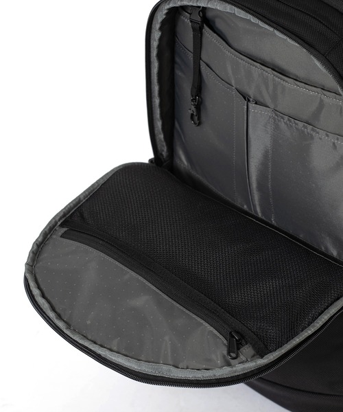 incase（インケース）の「Incase Tracks Backpack 25L-Black（バックパック/リュック・メンズ・ブラック・ONE SIZE）」の11枚目の写真