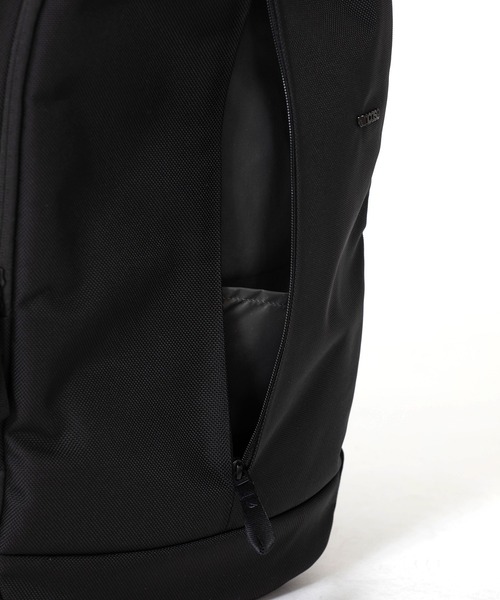 incase（インケース）の「Incase Tracks Backpack 25L-Black（バックパック/リュック・メンズ・ブラック・ONE SIZE）」の12枚目の写真