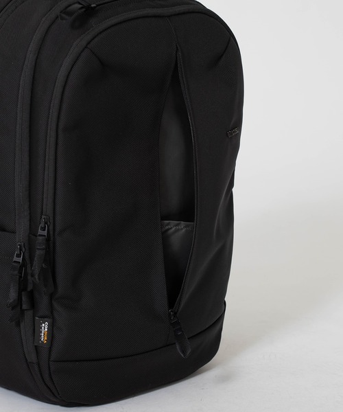 incase（インケース）の「Incase Tracks Backpack 25L-Black（バックパック/リュック・メンズ・ブラック・ONE SIZE）」の13枚目の写真