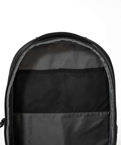 incase（インケース）の「Incase Tracks Backpack 25L-Black（バックパック/リュック・メンズ・ブラック・ONE SIZE）」の14枚目の写真