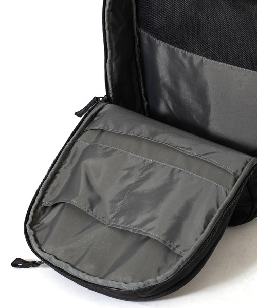 incase（インケース）の「Incase Tracks Backpack 25L-Black（バックパック/リュック・メンズ・ブラック・ONE SIZE）」の15枚目の写真
