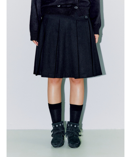 OAFISH(オアフィッシュ)の「FOLDED WAIST PLEATS WOOL SKIRT, BLACK(スカート・レディース・その他・1/2)」の6枚目の写真