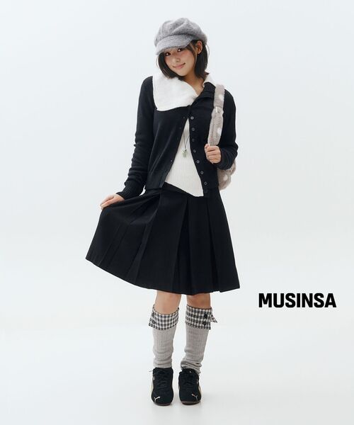OAFISH(オアフィッシュ)の「FOLDED WAIST PLEATS WOOL SKIRT, BLACK(スカート・レディース・その他・1/2)」の3枚目の写真