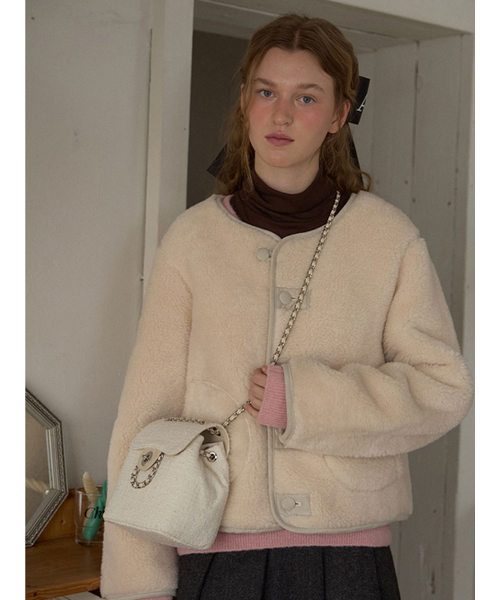 ANOETIC(アノエティック)の「COZY FAKE FUR JACKET_IVORY(ムートンコート・レディース・アイボリー・FREE)」の3枚目の写真