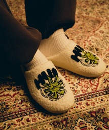 HUF（ハフ）の「SNOW ANGEL FUZZY SLIPPER（ルームシューズ/スリッパ）」