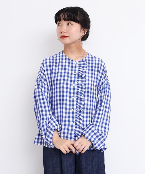 l'atelier du savon(アトリエドサボン)の「アセテートギンガム 前立てフリルブラウス(シャツ/ブラウス・レディース・ブルー/ブラック・FREE)」の4枚目の写真