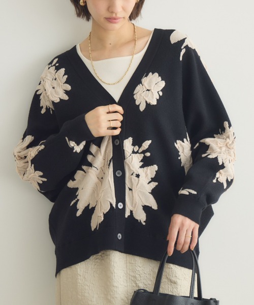 KATHARINE ROSS（キャサリンロス）の「【PILLINI/ピリーニ】フラワージャガードドルマンカーディガン（カーディガン/ボレロ・レディース・ブラック/グレー・FREE）」の2枚目の写真