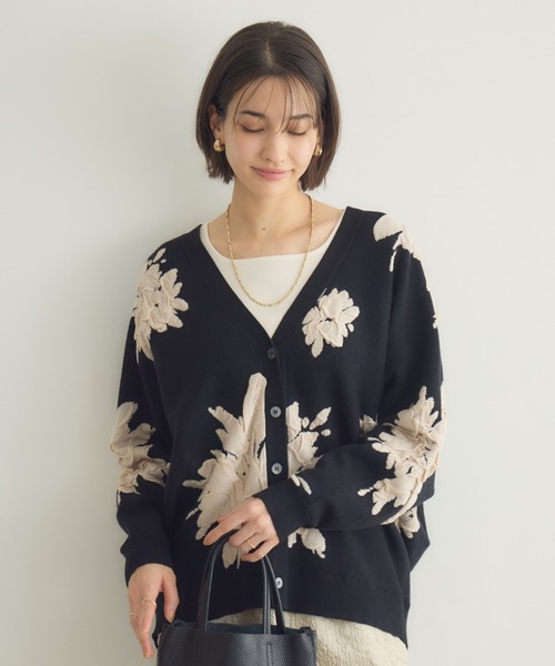 KATHARINE ROSS（キャサリンロス）の「【PILLINI/ピリーニ】フラワージャガードドルマンカーディガン（カーディガン/ボレロ・レディース・ブラック/グレー・FREE）」の6枚目の写真