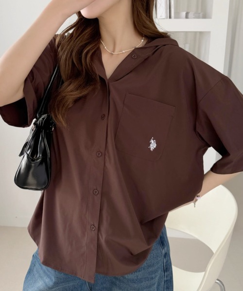 U.S. POLO ASSN.(ユーエスポロアッスン)の「【U.S. POLO ASSN.】冷感 布帛 フードシャツ(シャツ/ブラウス・レディース・アイボリー/スミクロ/ブラウン・M/L)」の1枚目の写真