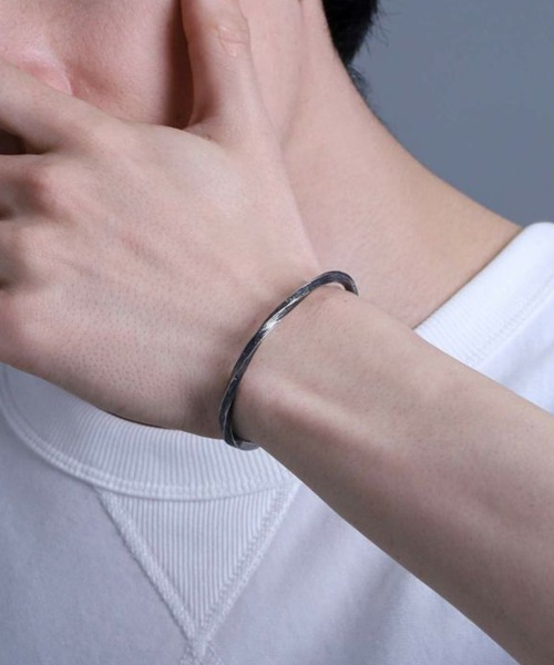 LION HEART（ライオンハート）の「【LION HEART】HAWAIIAN バングル/サージカルステンレス（金属アレルギー対応）（バングル/リストバンド・メンズ・シルバー系その他2/シルバー系その他3/シルバー系1/シルバー・FREE）」の4枚目の写真