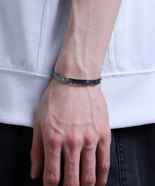 LION HEART（ライオンハート）の「【LION HEART】HAWAIIAN バングル/サージカルステンレス（金属アレルギー対応）（バングル/リストバンド・メンズ・シルバー系その他2/シルバー系その他3/シルバー系1/シルバー・FREE）」の2枚目の写真