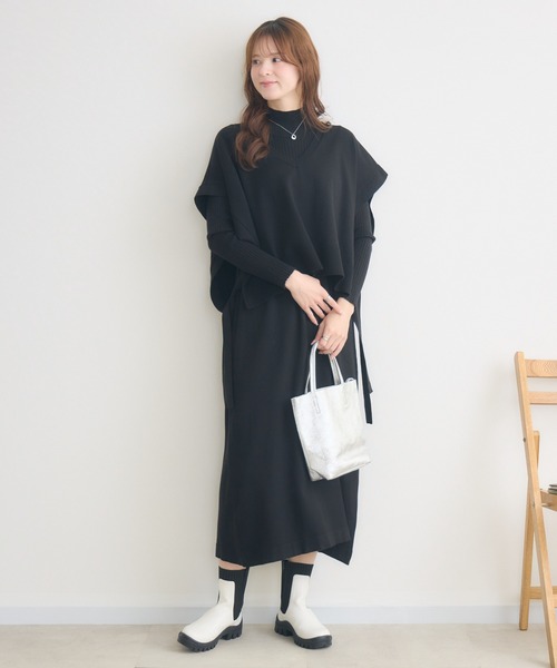 KATHARINE ROSS（キャサリンロス）の「【KATHARINE ROSS】Vネックベストセットワンピース（ワンピース・レディース・ブラック/グレイッシュベージュ・FREE）」の4枚目の写真