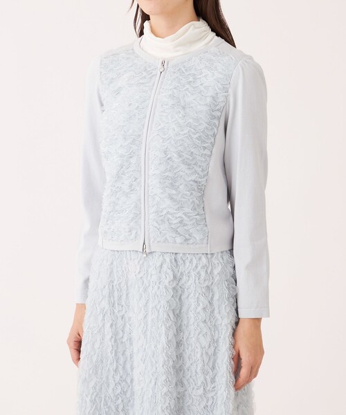 TO BE CHIC(トゥー ビー シック)の「フェザー刺しゅう コンビカーディガン(カーディガン/ボレロ・レディース・グレー系その他/ブラック・40/42)」の7枚目の写真