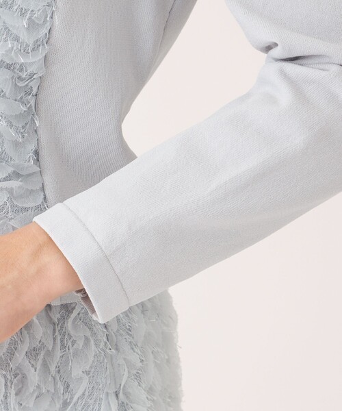 TO BE CHIC(トゥー ビー シック)の「フェザー刺しゅう コンビカーディガン(カーディガン/ボレロ・レディース・グレー系その他/ブラック・40/42)」の5枚目の写真