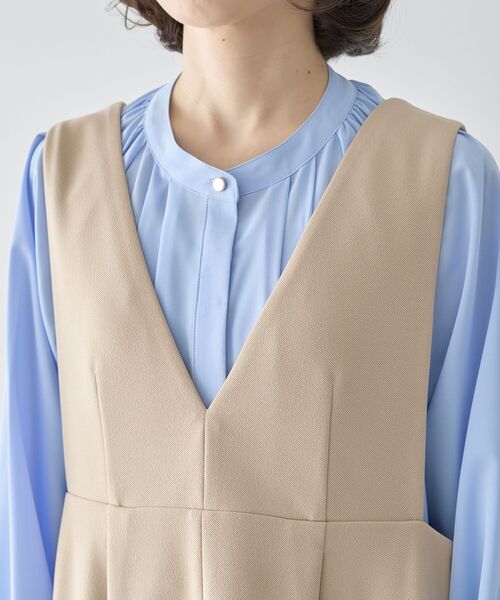 Green Parks(グリーンパークス)の「O.洗えてストレッチ Vネックジャンスカ(ジャンパースカート・レディース・ライトベージュ/ブラック・FREE)」の12枚目の写真