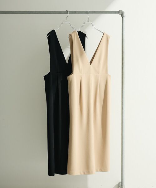 Green Parks(グリーンパークス)の「O.洗えてストレッチ Vネックジャンスカ(ジャンパースカート・レディース・ライトベージュ/ブラック・FREE)」の16枚目の写真