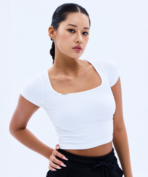 MIHAK(ミハク)の「メタルクリップスクエアネッククロップTシャツ(ホワイト)(Tシャツ/カットソー・レディース・その他・1/2)」の4枚目の写真