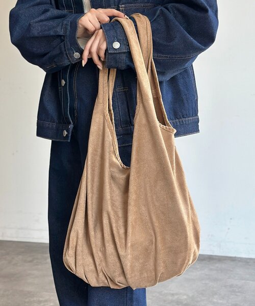 CPCM(シーピーシーエム)の「フェイクスエードワンハンドルショルダーバッグ(トートバッグ・メンズ・キャメル/ベージュ/ブラック・FREE)」の2枚目の写真