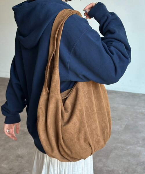 CPCM(シーピーシーエム)の「フェイクスエードワンハンドルショルダーバッグ(トートバッグ・メンズ・キャメル/ベージュ/ブラック・FREE)」の8枚目の写真