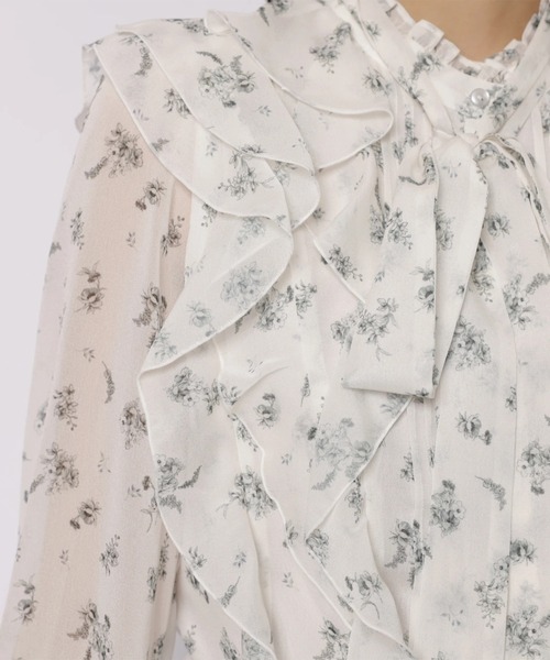 JUSGLITTY（ジャスグリッティー）の「プリントフリルショートブラウス（シャツ/ブラウス・レディース・オフホワイト/ブラック・2/1）」の3枚目の写真