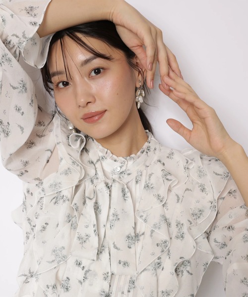 JUSGLITTY（ジャスグリッティー）の「プリントフリルショートブラウス（シャツ/ブラウス・レディース・オフホワイト/ブラック・2/1）」の10枚目の写真