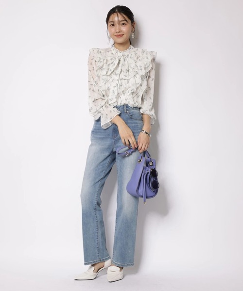 JUSGLITTY（ジャスグリッティー）の「プリントフリルショートブラウス（シャツ/ブラウス・レディース・オフホワイト/ブラック・2/1）」の15枚目の写真