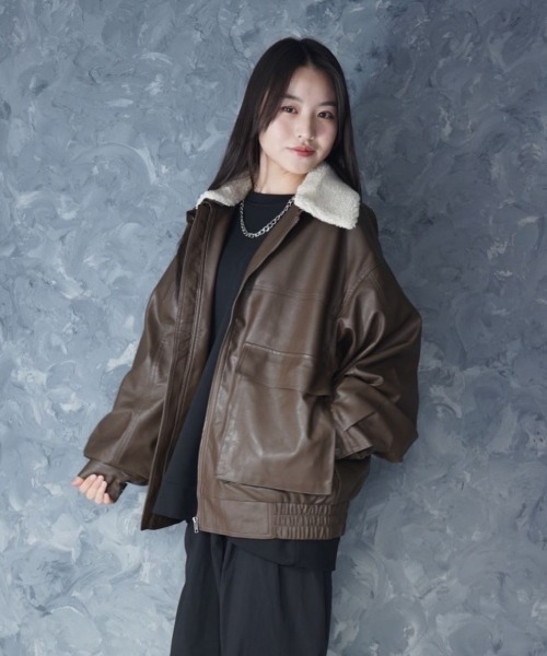 NOIZY(ノイジー)の「2way PU leather A-2 zip-up/2way ヴィンテージライク PU レザー 襟ボア A-2 ジップアップ ブルゾン フライトジャケット(ブルゾン・メンズ・ブラウン/ブラック・MEDIUM/LARGE)」の10枚目の写真