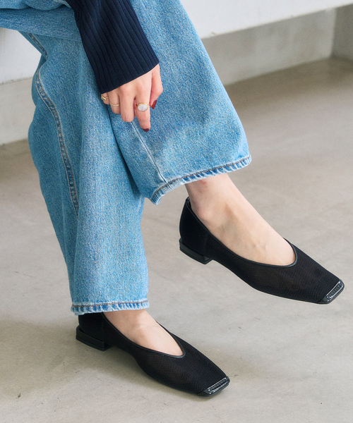 LE TALON（ルタロン）の「《追加2》スクエアトゥキャップセミシアーフラット（その他シューズ・レディース・ブラウン/ブラック×ブラック/ベージュ・22cm/22.5cm/23cm/23.5cm/24cm/24.5cm/25cm）」の2枚目の写真