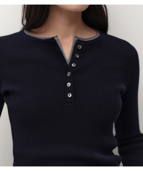 MUSINSA STANDARD WOMAN（ムシンサスタンダードウーマン）の「ウィメンズリブスリムヘンリーネックニット[ネイビー]（ニット/セーター・レディース・その他・SMALL/MEDIUM/LARGE/X-SMALL）」の4枚目の写真