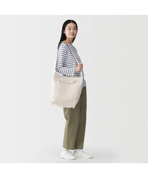 無印良品（ムジルシリョウヒン）の「帆布　ショルダー　トートバッグ（トートバッグ・レディース・ブラック/キャメル/キナリ・FREE）」の2枚目の写真