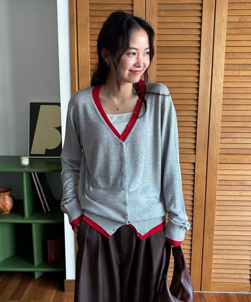 MUHET（ミュエータ）の「layered-look v-neck cardigan/ レイヤード風Vネックカーディガン（カーディガン/ボレロ・レディース・ネイビー/パープル/ブラウン/グレー・FREE）」の2枚目の写真