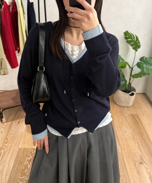 MUHET（ミュエータ）の「layered-look v-neck cardigan/ レイヤード風Vネックカーディガン（カーディガン/ボレロ・レディース・ネイビー/パープル/ブラウン/グレー・FREE）」の9枚目の写真