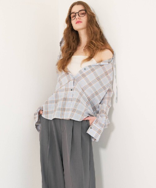 abahouse mavie（アバハウスマヴィ）の「【シアー素材】チェックフードシャツ/春服/夏服/ゆったり/羽織り（シャツ/ブラウス・レディース・サックスブルー/ホワイト・フリー）」の3枚目の写真