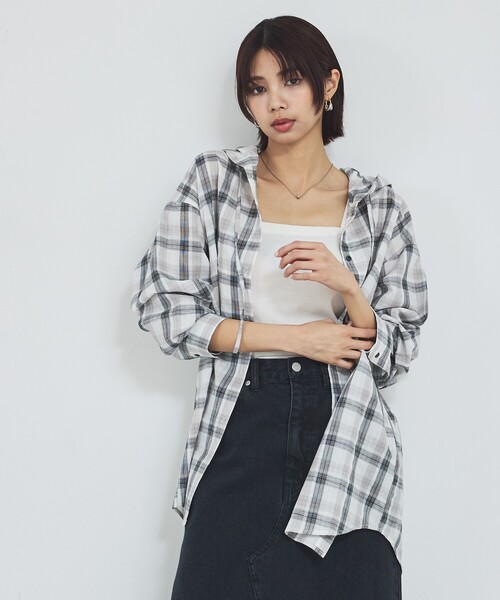 abahouse mavie（アバハウスマヴィ）の「【シアー素材】チェックフードシャツ/春服/夏服/ゆったり/羽織り（シャツ/ブラウス・レディース・サックスブルー/ホワイト・フリー）」の9枚目の写真