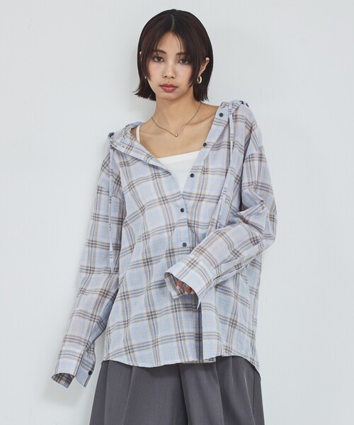 abahouse mavie（アバハウスマヴィ）の「【シアー素材】チェックフードシャツ/春服/夏服/ゆったり/羽織り（シャツ/ブラウス・レディース・サックスブルー/ホワイト・フリー）」の17枚目の写真