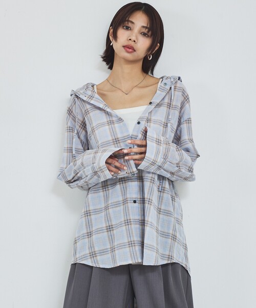 abahouse mavie（アバハウスマヴィ）の「【シアー素材】チェックフードシャツ/春服/夏服/ゆったり/羽織り（シャツ/ブラウス・レディース・サックスブルー/ホワイト・フリー）」の19枚目の写真
