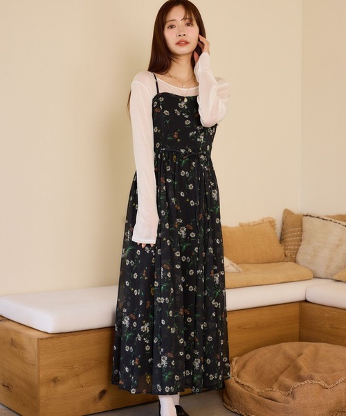 mysty woman(ミスティウーマン)の「楊柳ボタニカルキャミワンピース 659363(ワンピース・レディース・ブラック/アイボリー・FREE)」の2枚目の写真