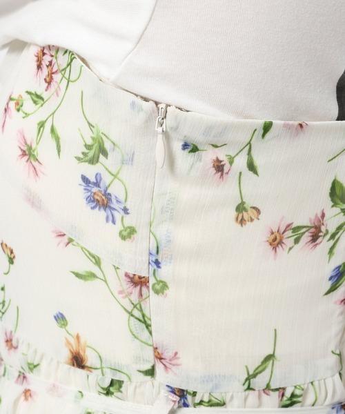 mysty woman(ミスティウーマン)の「楊柳ボタニカルキャミワンピース 659363(ワンピース・レディース・ブラック/アイボリー・FREE)」の17枚目の写真