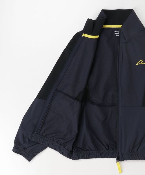Champion（チャンピオン）の「チャンピオン  チャンピオン ウインドジャケット　ANORAK JACKET（ナイロンジャケット・キッズ・ネイビー/ブラック×グリーン・130cm/140cm/150cm/160cm）」の4枚目の写真