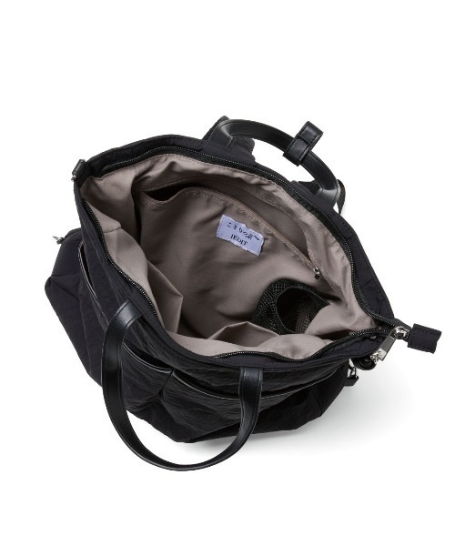 IEDIT（イディット）の「ＩＥＤＩＴ　ことりっぷとコラボ　旅のアイデアを詰め込んだ　リュックにもなる軽やかきれいめ３―ＷＡＹバッグ〈ブラック〉（バックパック/リュック・レディース・ブラック・ONE SIZE）」の10枚目の写真