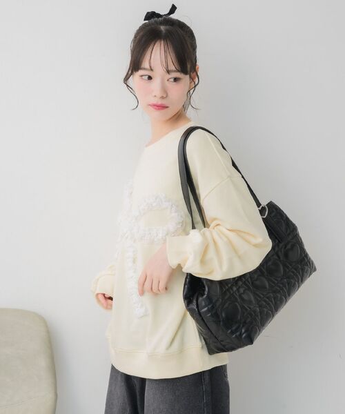 ems excite（エムズエキサイト）の「BIGリボントレーナー（スウェット・レディース・ダークグレー/イエロー/ダークブルー・FREE）」の12枚目の写真